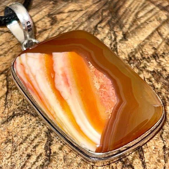 Beautiful Sardonyx Agate Pendant 2 1/4” - Picture 13 of 15